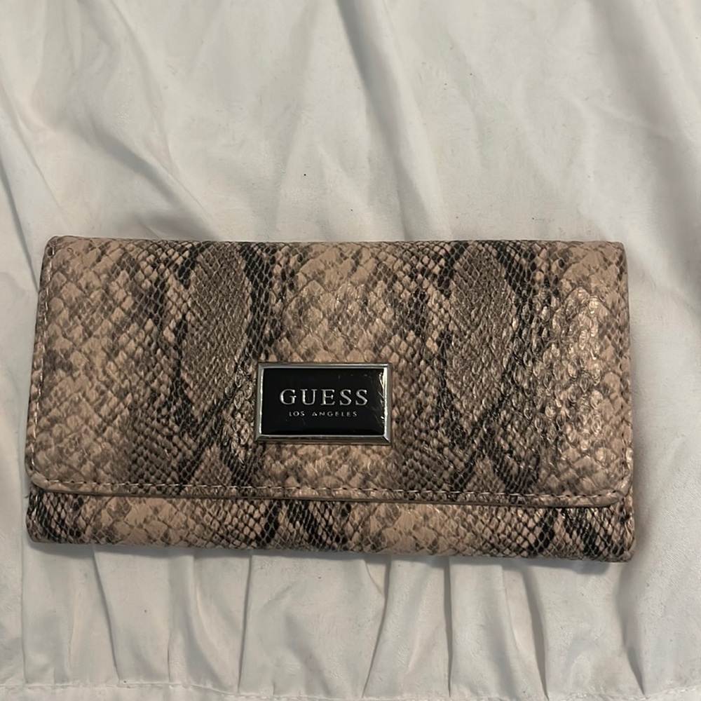 Guess wallet - Picture 1 of 3
